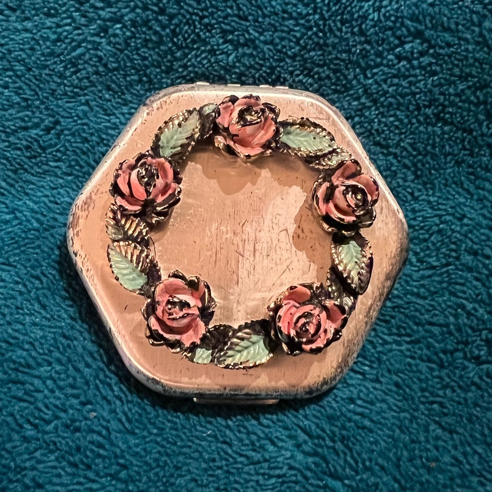 Vintage Pilcher Art Nouveau RAISED Floral Roses Makeup Compact